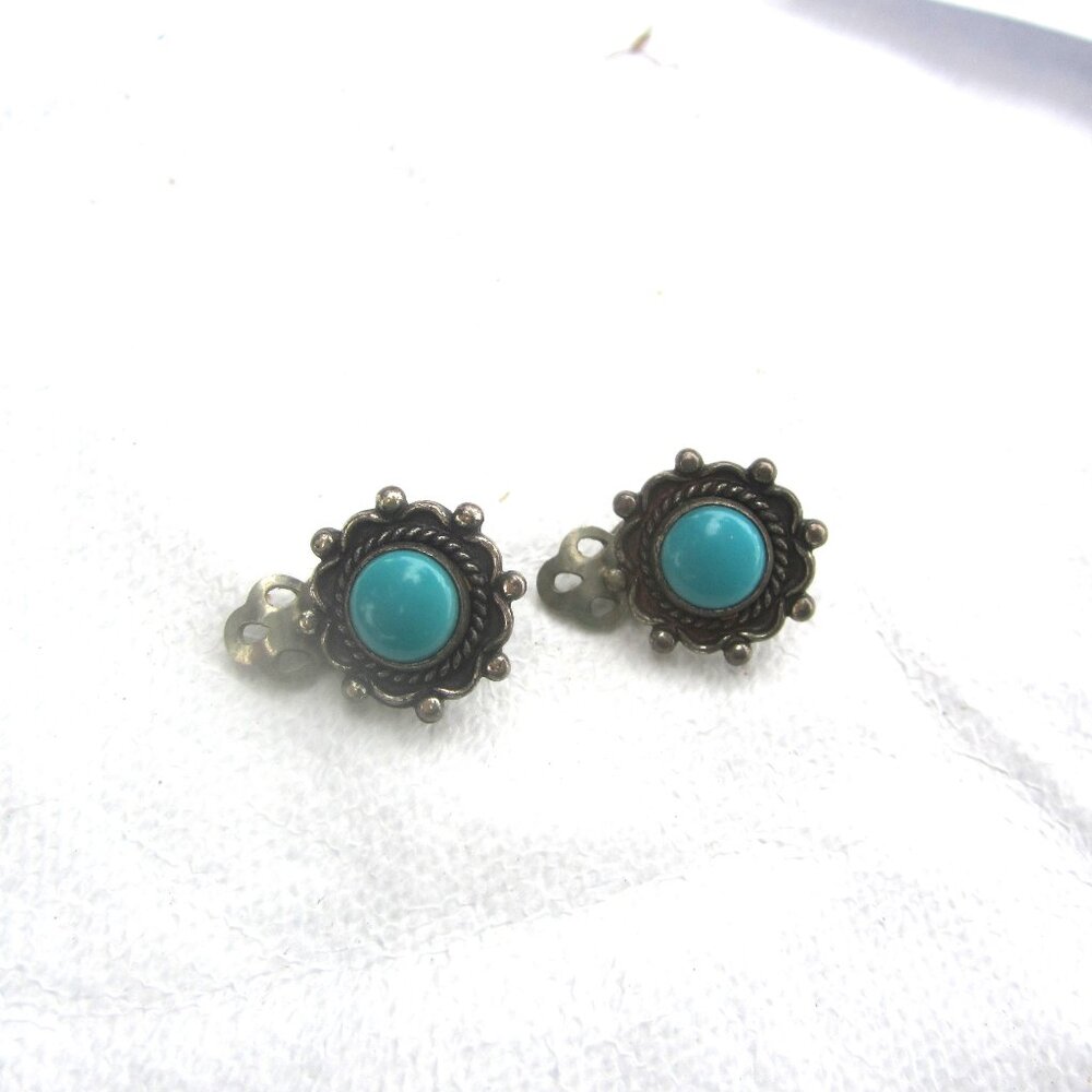 VTG SMALL SILVERTONE & FAUX TURQUOISE CLIP-ON EARRINGS